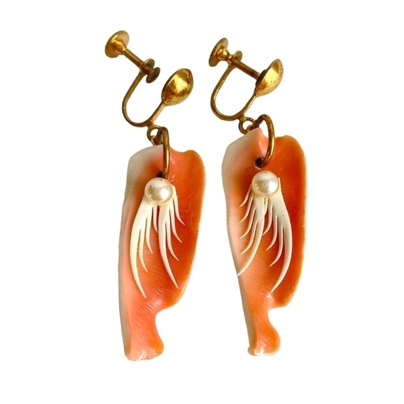 Vintage 60s Shell Earrings Coastal Beach Tropical Vacation Coral Faux Pearl - Picture 1 of 8